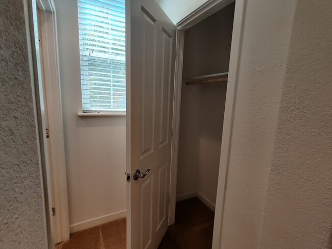 Foto del edificio - Beautiful 3 bedroom, 2.5 bathroom in Roseville!