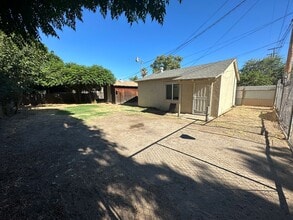 Building Photo - 918 1/2 Santa Fe Ave