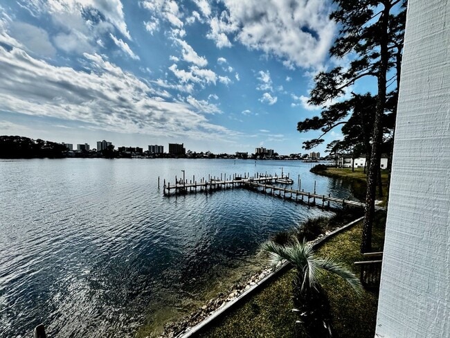Building Photo - $500 discount on the first month's rent for qualified tenants Quality Waterfront Gated Community ...