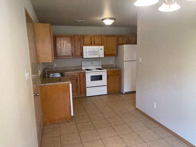 Building Photo - 109 Walnut Grove