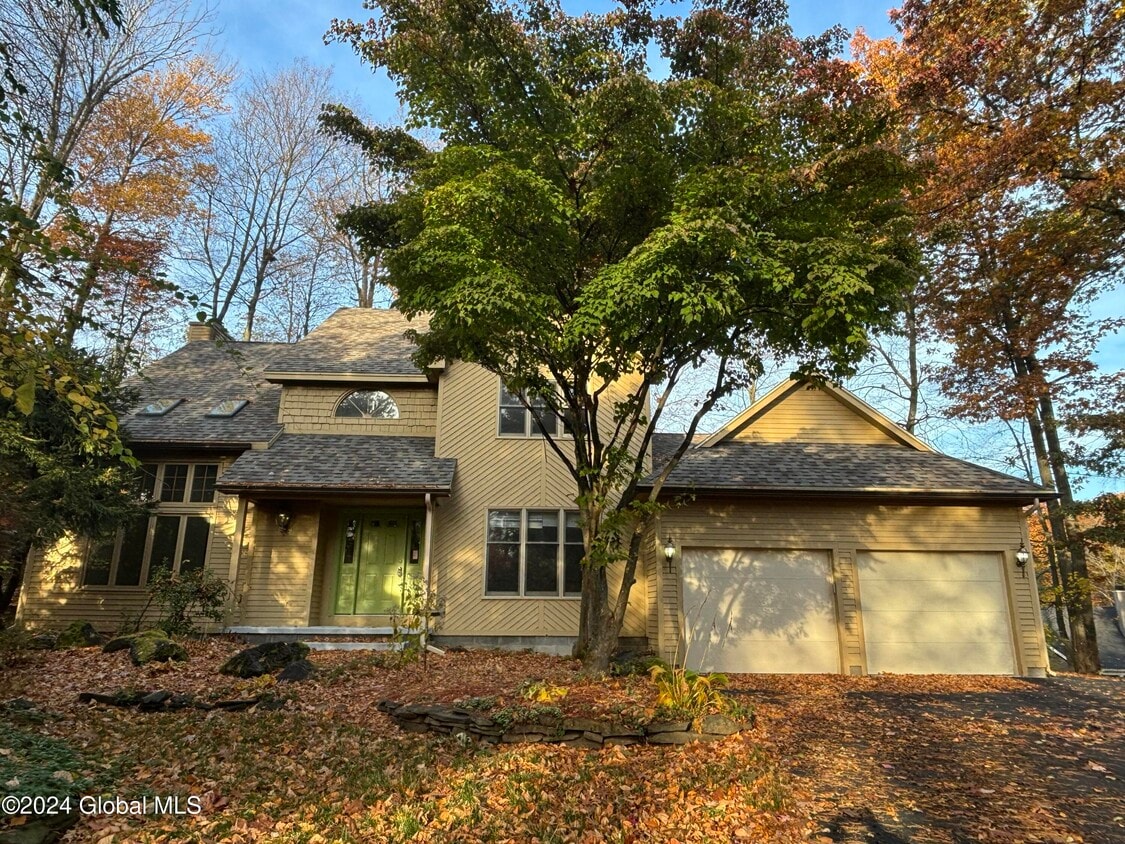 Foto principal - 43 Oak Tree Ln