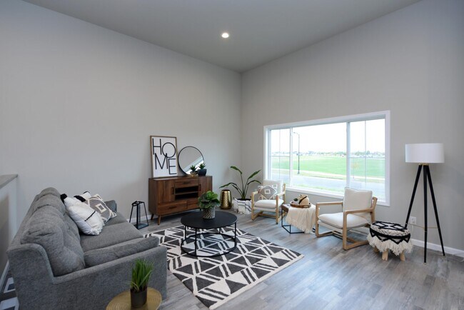 Building Photo - 824 United Dr