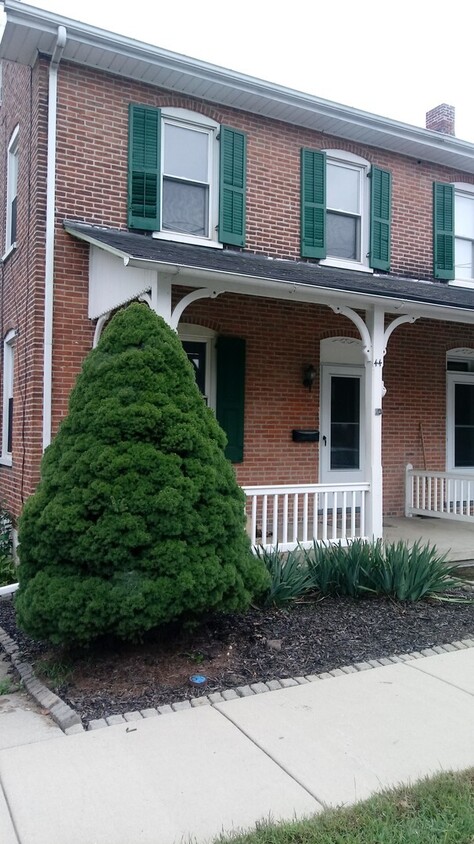 Foto principal - $1,260 - 3 Bed, 1.5 Bath Duplex - Christiana