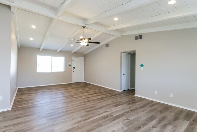 Building Photo - 5419 E Delta Ave