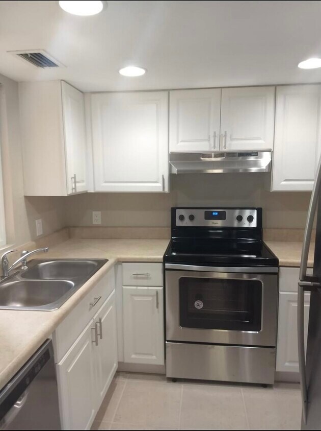 Primary Photo - 1503 SE Royal Green Cir