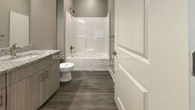 Foto del edificio - Sophisticated Style and Scenic Views in No...