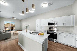 Building Photo - 3522 Main St