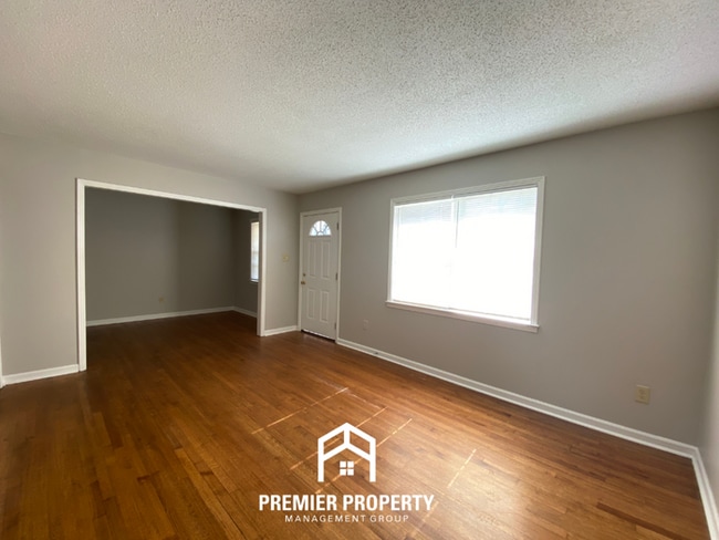 Building Photo - Spacious 4BR/2BA Home w/ Hardwood Floors & Fenced Yard in Memphis