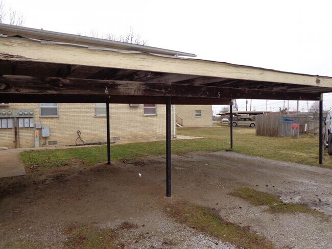 Foto del edificio - 5700 Pontiac Dr.