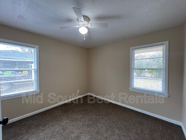 Foto del edificio - 4883 Childs Dr