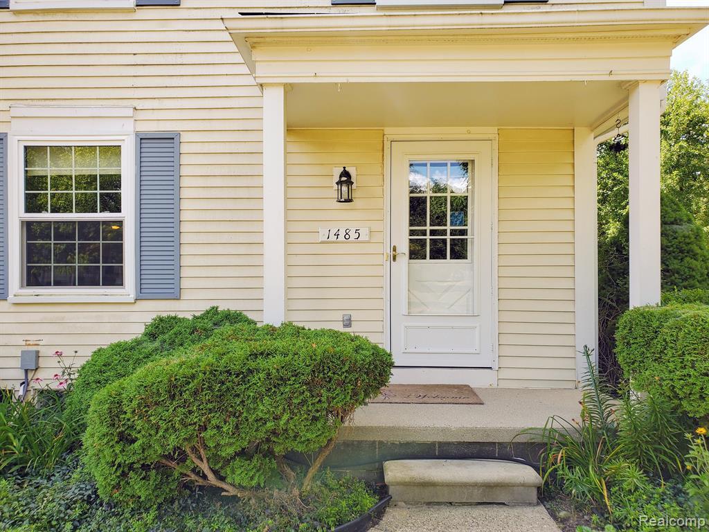 1485 Harbor Dr, Walled Lake, MI 48390 Condo for Rent in Walled Lake