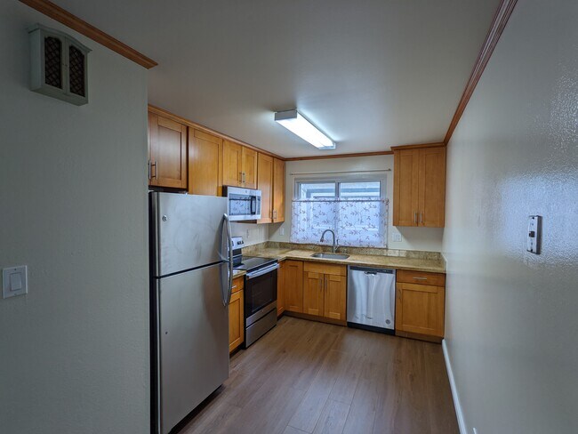 Kitchen - 65 Bromley Ct