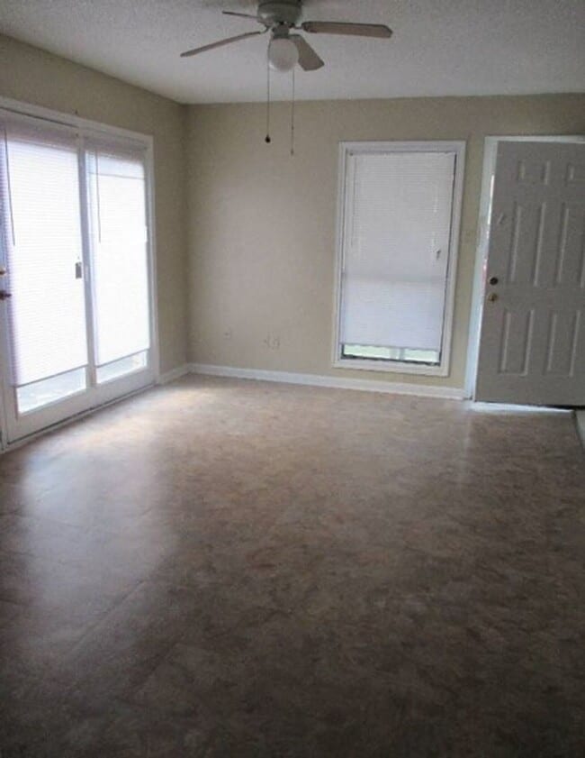 Building Photo - 3017 Courtney Ave