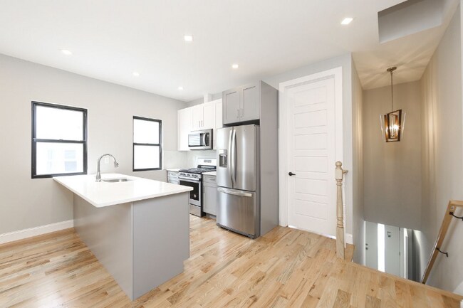 Foto del edificio - 936 E 87th St