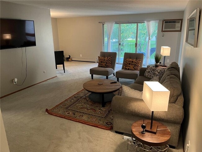 Foto del edificio - 2710 Dale St N