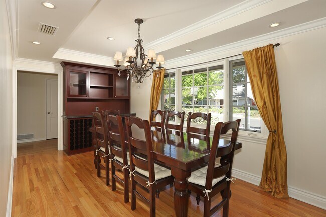 Foto del edificio - 605 Brightside Ln