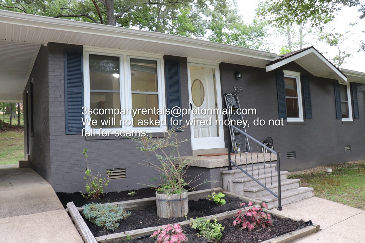 Foto principal - 235 Castle Ln