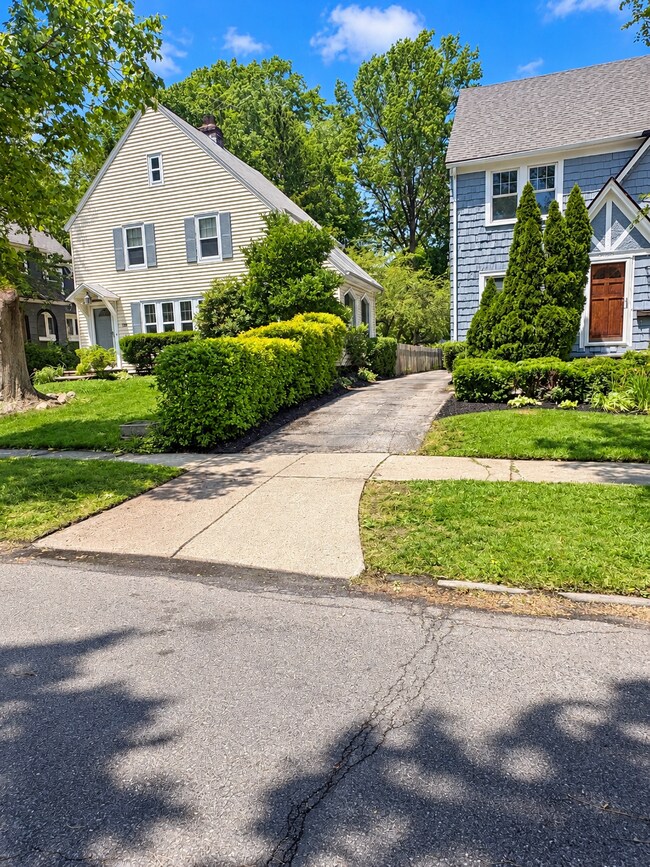 Foto del edificio - 3953 Elmwood Rd