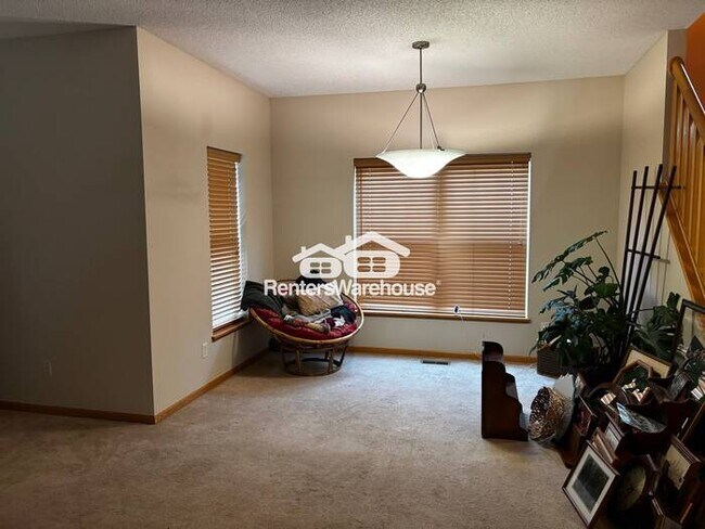Foto del edificio - Available 11/1 - very well maintained 3 be...