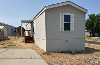 Building Photo - 702 W McArthur Ave