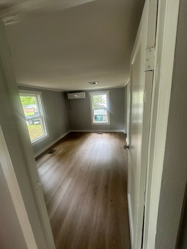 Building Photo - 305 Bowers Street