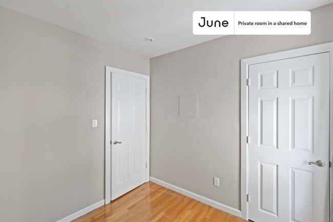 Building Photo - Room in Shared 3 bed/1 bath home