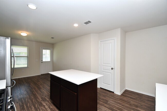 Building Photo - 5010 Brewcastle Ln