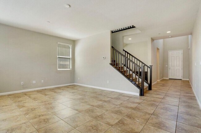 Building Photo - 649 Perino Ln