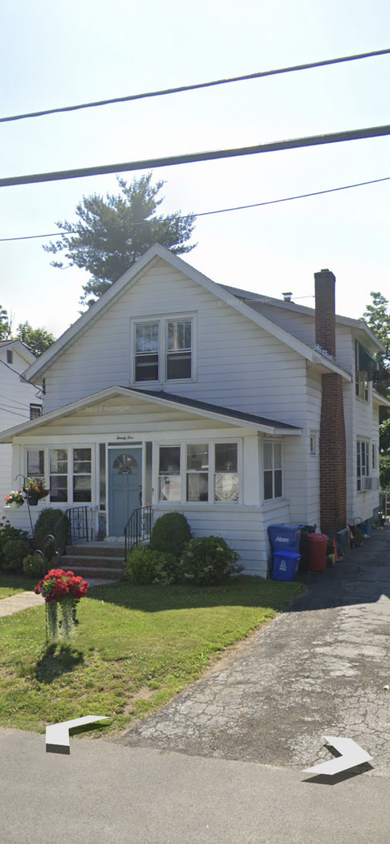 Apartment above private home - 25 Orlando Ave
