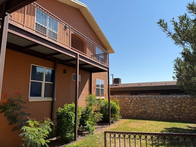 Building Photo - Diana Drive Apartments