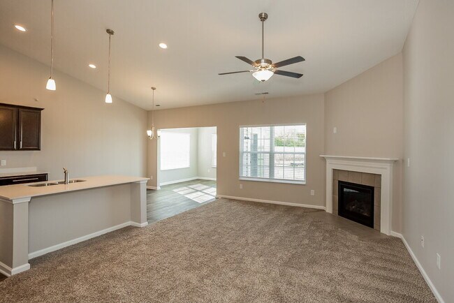 Building Photo - 386 Thunderwood Dr