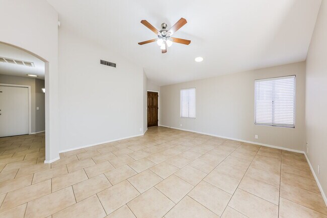Foto del edificio - 11027 N 59th Dr