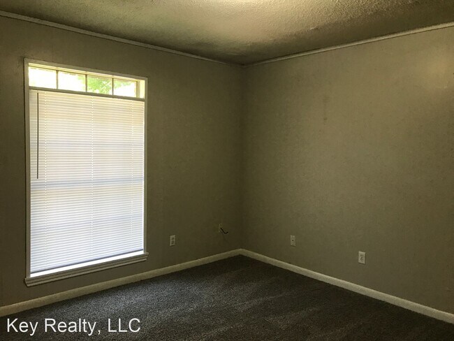 Building Photo - 2 br, 1 bath House - 5825-I Wanda Trails