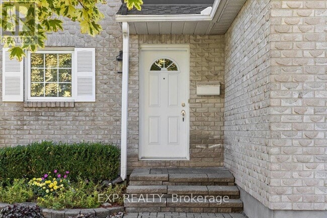 Building Photo - 1678 Boisbriand Crescent