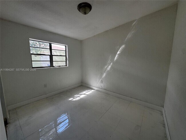 Foto del edificio - 1950 Washington Ave