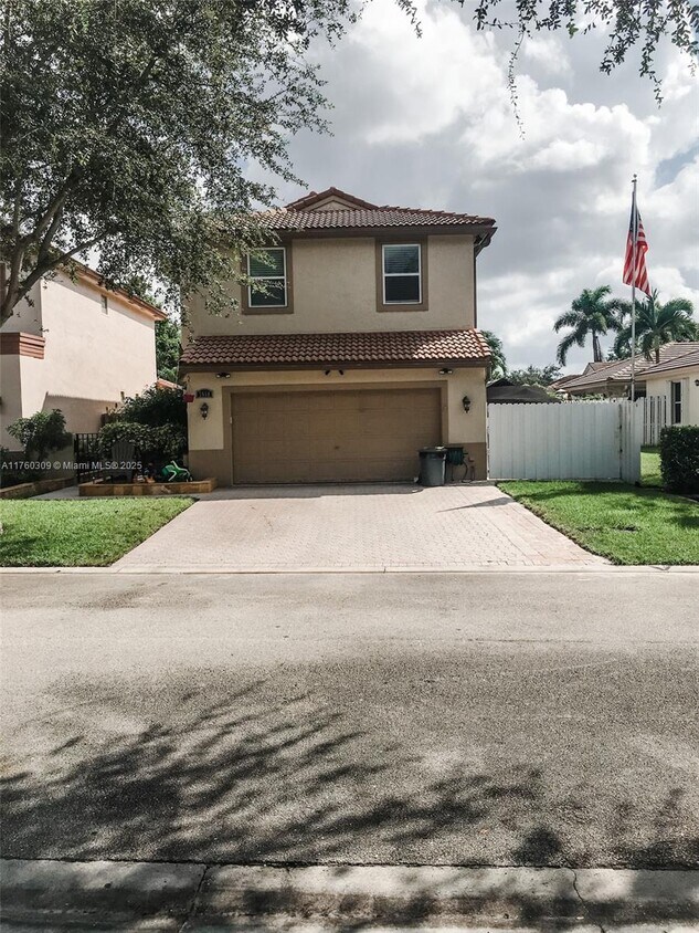 Foto principal - 7548 NW 3rd Ct