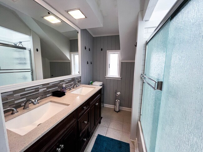 Building Photo - 110 Linden Ave