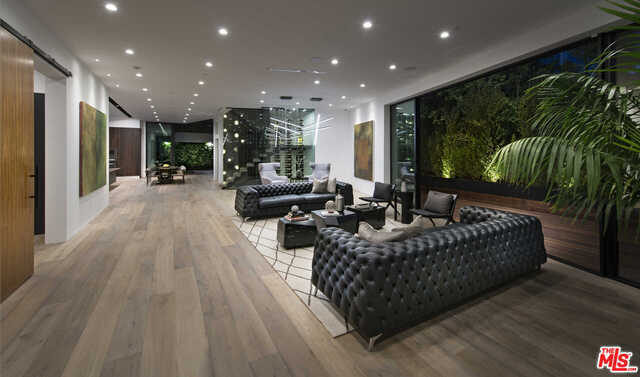 Building Photo - 8971 Shoreham Dr