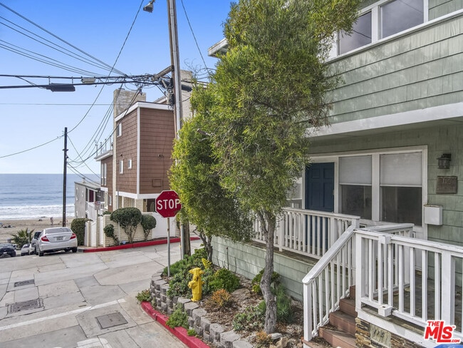 Building Photo - 115 44th St