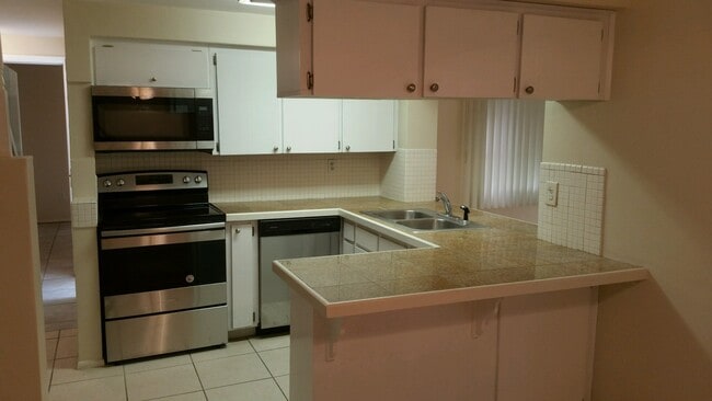 Building Photo - 4430 Glissade Dr