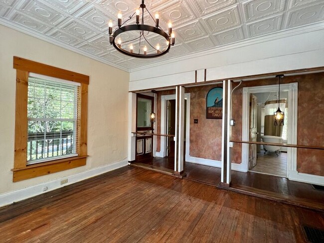Building Photo - 120 Clingman Ave
