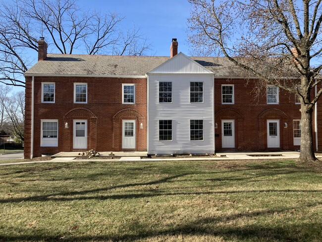 Building Photo - 5835 N High St