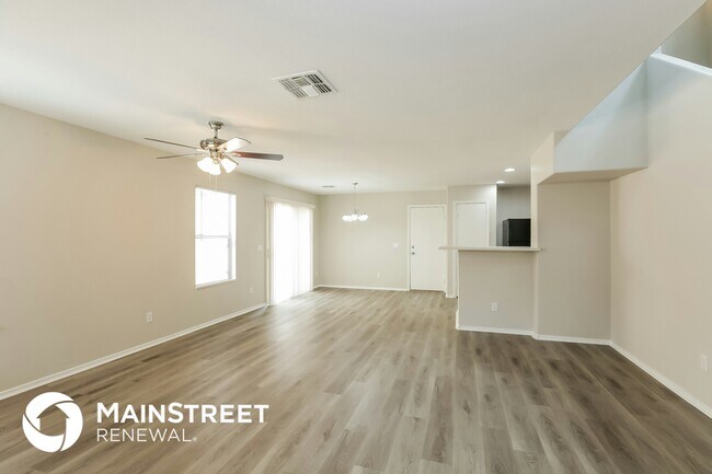 Foto del edificio - 5836 E Hoover Ave