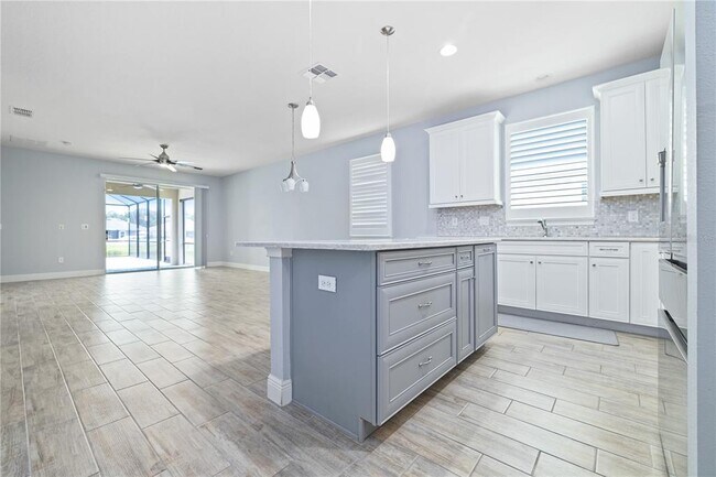 Foto del edificio - 13007 Rain Lily Dr