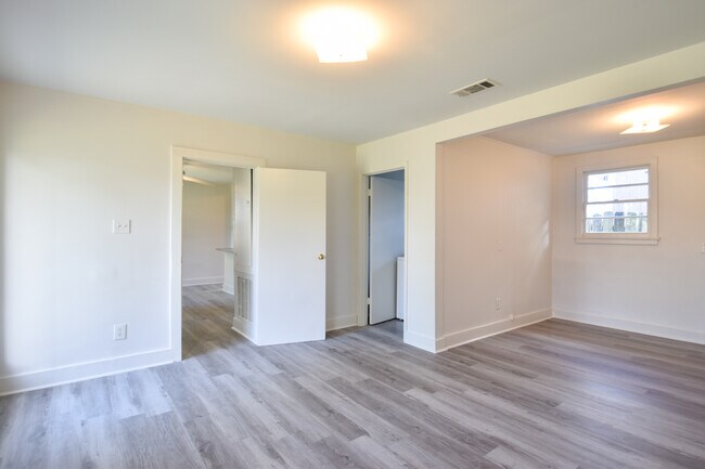 Foto del edificio - 7619 Hurst St