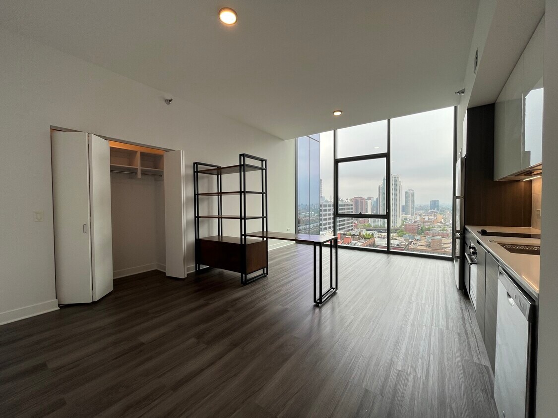 Foto principal - 222 W Hubbard St