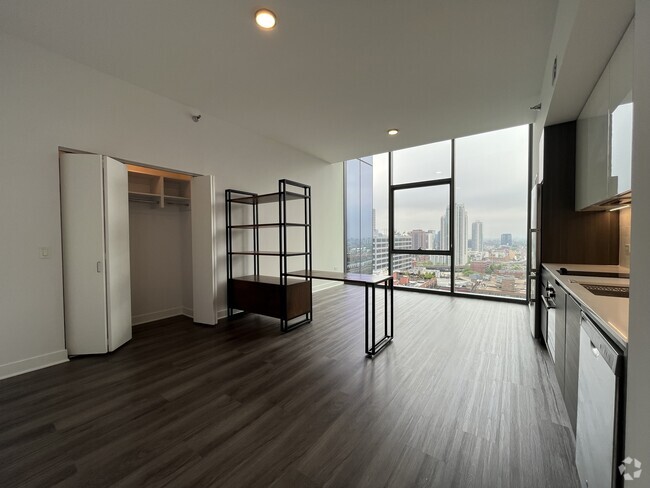 Building Photo - 222 W Hubbard St