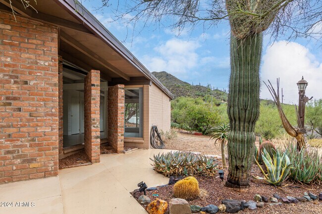 Building Photo - 37821 Linda Dr