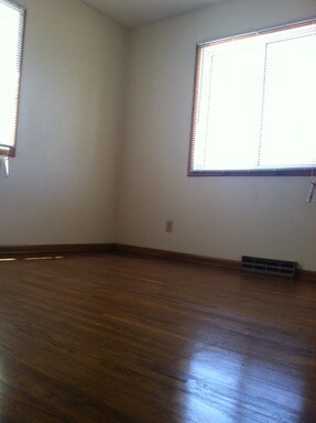 Building Photo - 604 E Seerley Blvd
