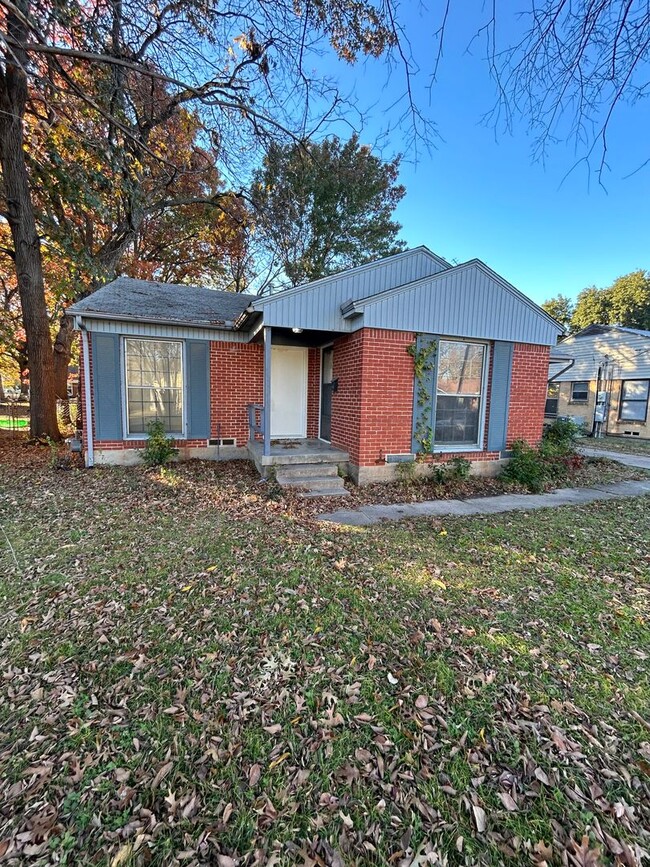 Building Photo - 1111 Lucille St